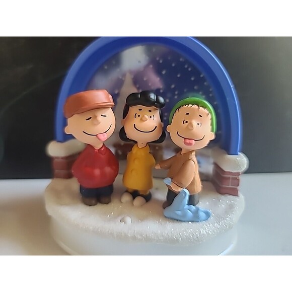 Hallmark Keepsake Peanuts Gang Ornament Ho! Ho! Ho! Tasty Snow Charlie Brown - Picture 8 of 10